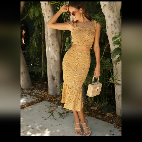 SHEIN Dresses & Skirts - Crop Top Tie Shoulder and Mermaid Tail Skirt Set